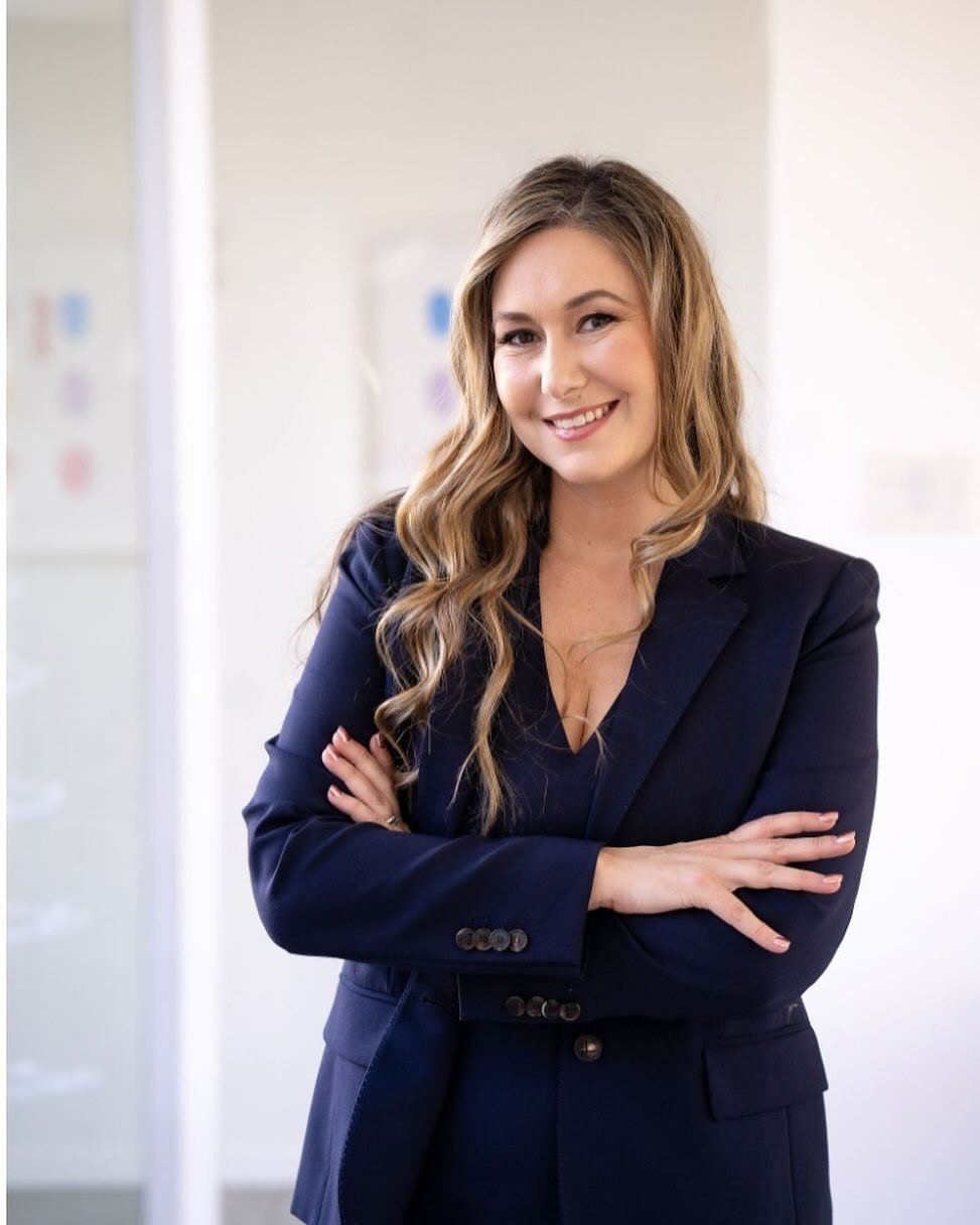 Chloe Grace Wells - Financial Advisor & Investment Expert